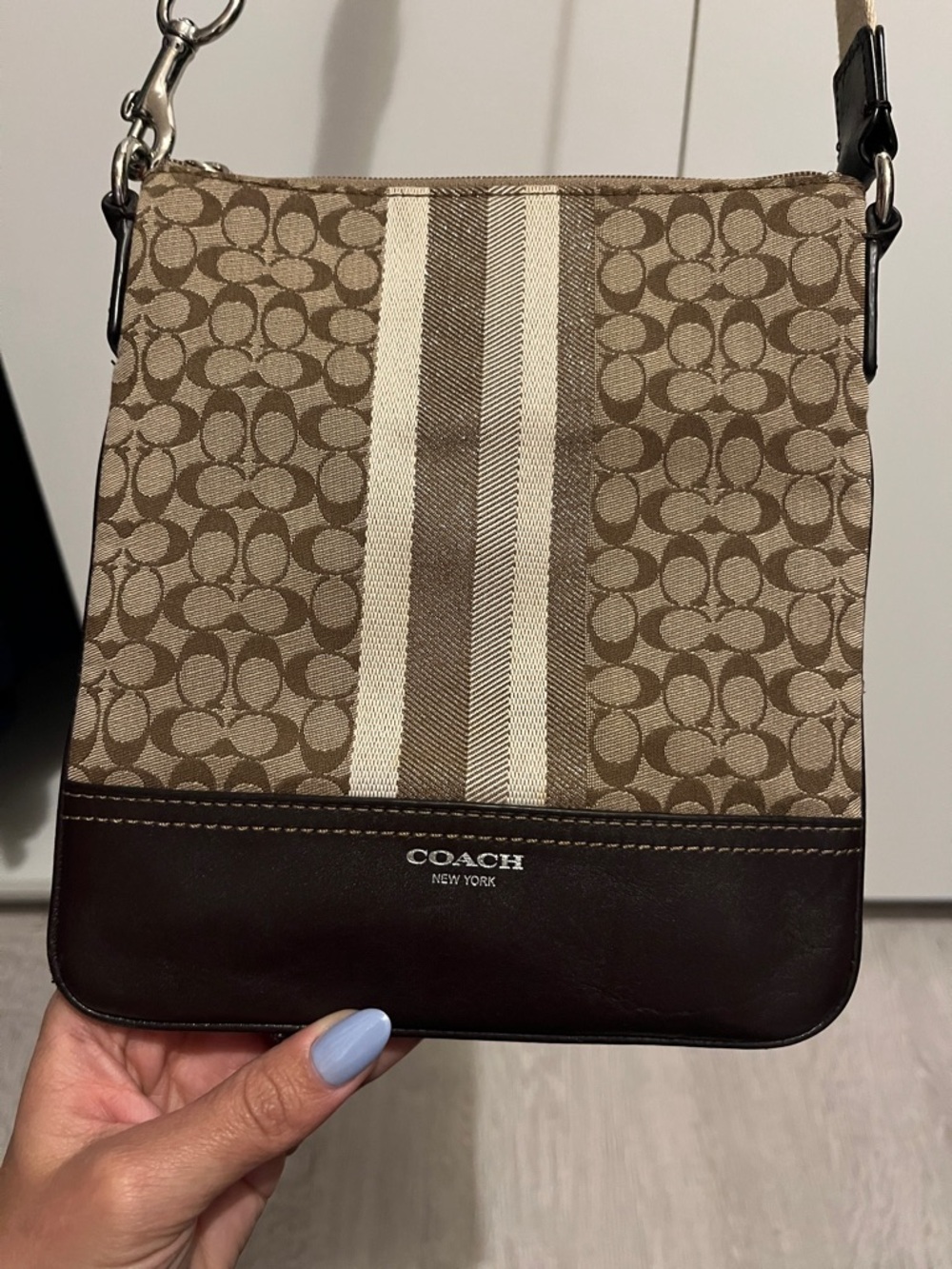 Authentic Coach crossbody/messenger bag color beige/brown